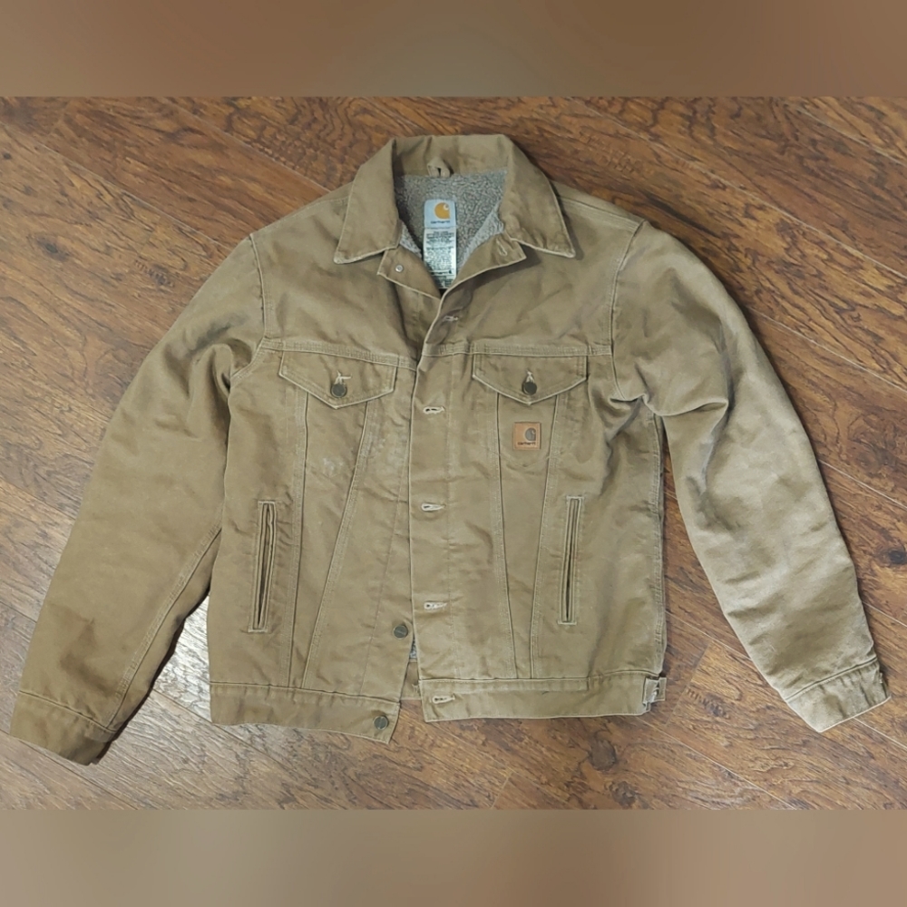 Like new Carhartt jacket Sherpa lined